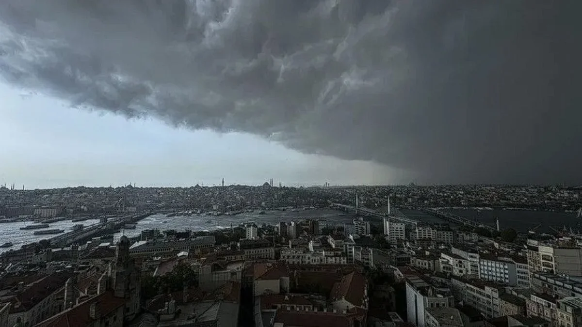 HAVA DURUMU SON DAKİKA: İstanbul, İzmir ve Antalya için kuvvetli yağış alarmı: Sel ve su baskını uyarısı HAVA DURUMU SON DAKİKA: İstanbul, İzmir ve Antalya için kuvvetli yağış alarmı: Sel ve su baskını uyarısı