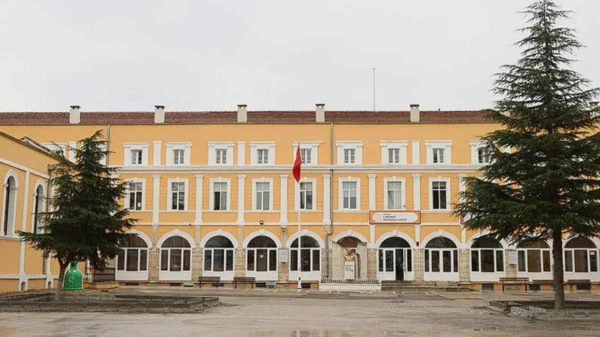 Bir dönem hastane ve tütün deposuydu: 133 yıllık bina şimdi öğrencilere ev sahipliği yapıyor Bir dönem hastane ve tütün deposuydu: 133 yıllık bina şimdi öğrencilere ev sahipliği yapıyor