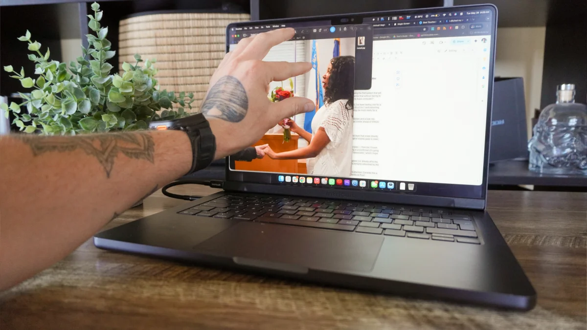 Apple, dokunmatik OLED ekranlı MacBook Pro'yu tanıtmaya hazırlanıyor Apple, dokunmatik OLED ekranlı MacBook Pro'yu tanıtmaya hazırlanıyor