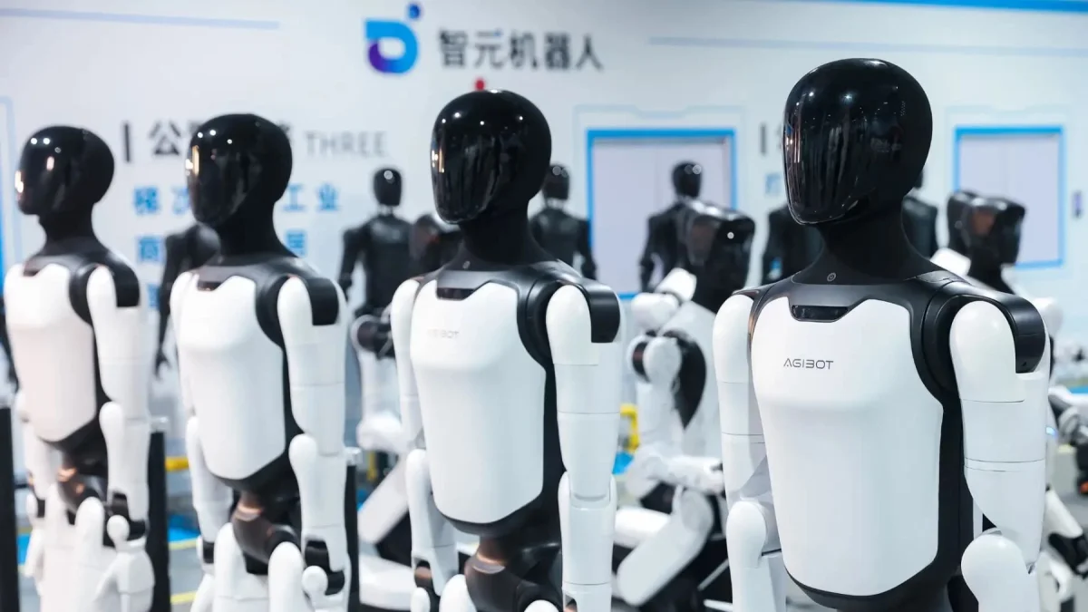 AGIBOT’un 110 insansı robotu senkronize dans ederek Guinness rekoru kırdı AGIBOT’un 110 insansı robotu senkronize dans ederek Guinness rekoru kırdı