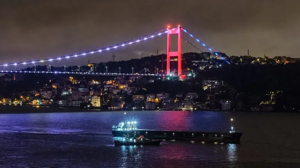 İstanbul Boğazı'nda gemi trafiği yeniden açıldı: Arızalı kargo gemisi çekildi İstanbul Boğazı'nda gemi trafiği yeniden açıldı: Arızalı kargo gemisi çekildi