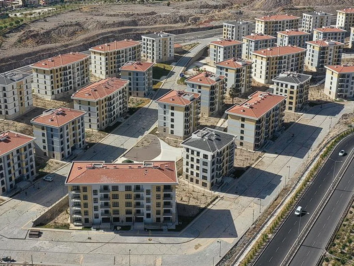 Bakan Kurum: Deprem bölgesinde saatte 23 konut ürettik