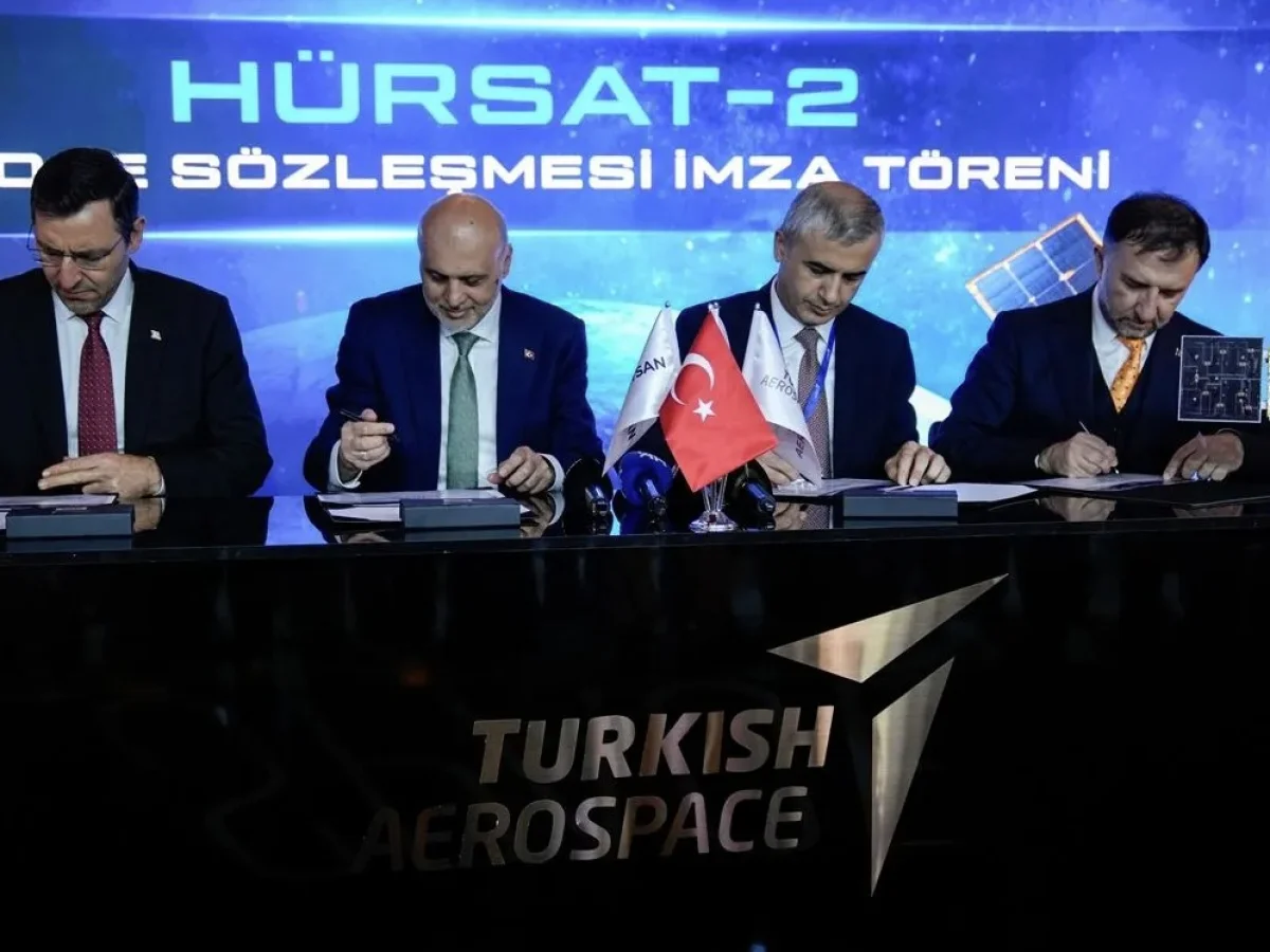 HÜRSAT-2 için imzalar atıldı: TUSAŞ ve ROKETSAN uzayda güçlerini birleştirdi