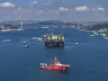 İstanbul Boğazı’nda dev vinç gemisi geçişi