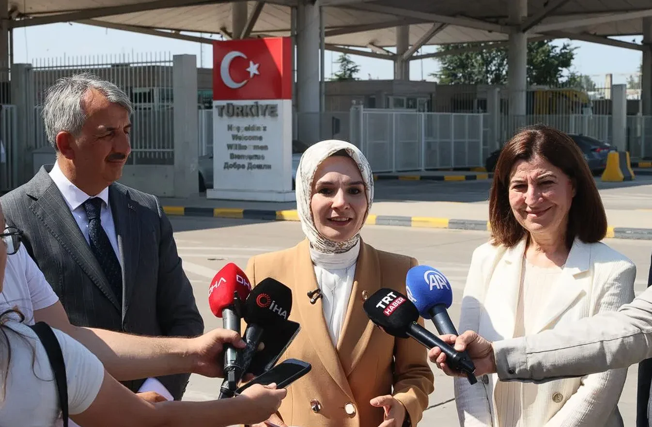 Bakan Göktaş Kapıkule'de gurbetçileri karşıladı