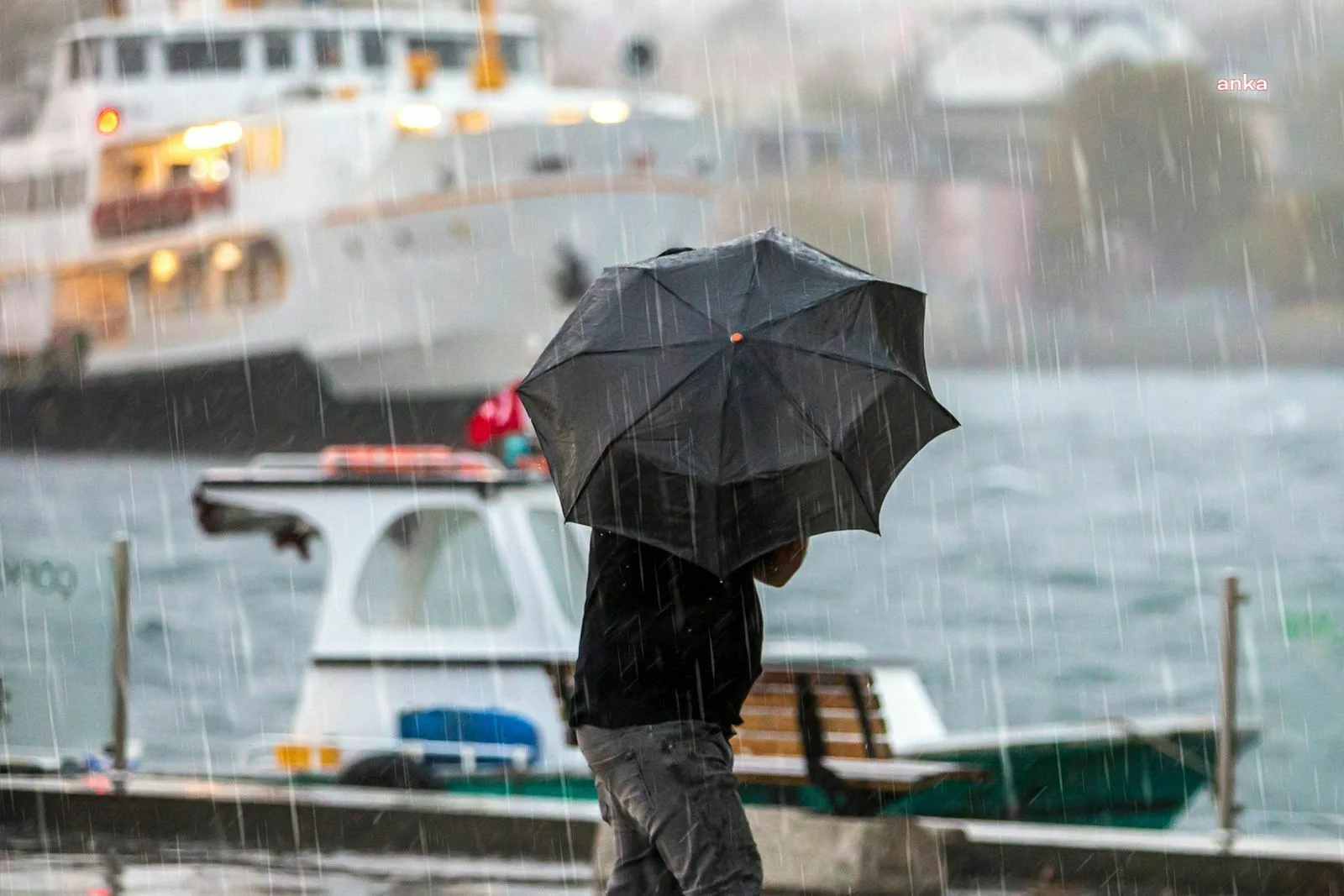 İSTANBUL HAVA DURUMU: Cumartesi 20 kg’a kadar yağış, sıcaklıkta 11 dereceye varan düşüş: AKOM saat verip uyardı