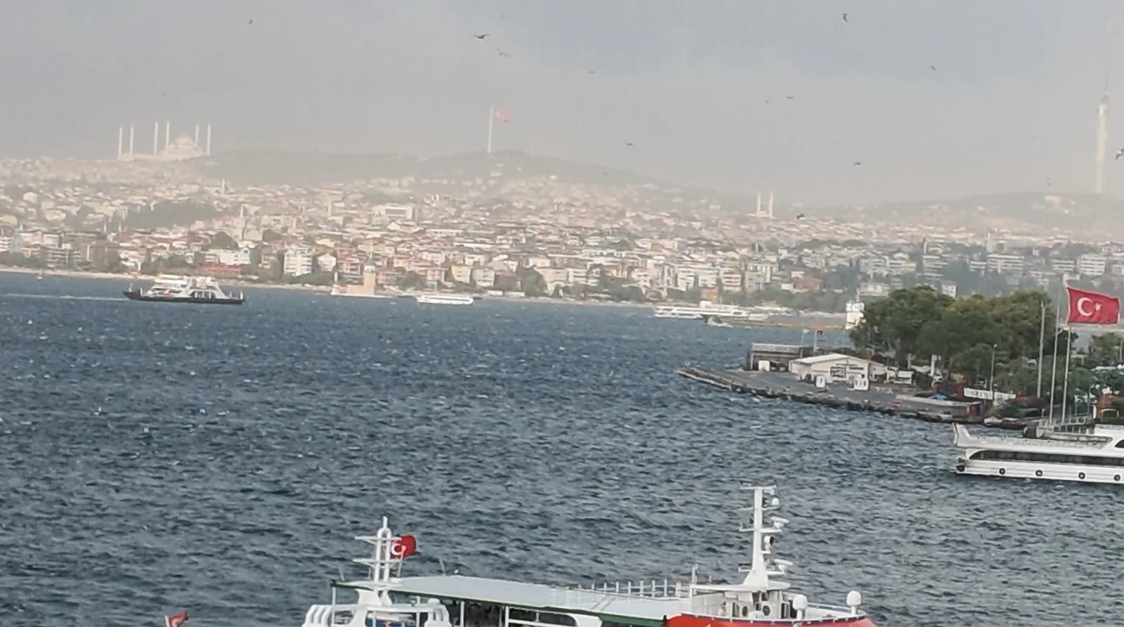 İstanbul'da hava bir anda değişti: Saat 18.45'te başladı: Boğaz sise büründü