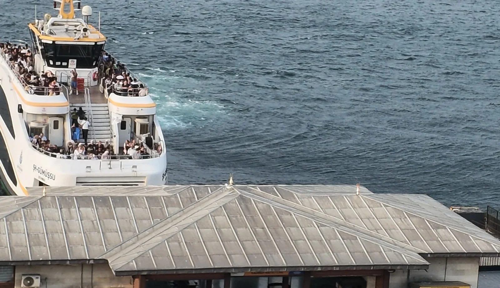 İstanbul'da hava bir anda değişti: Saat 18.45'te başladı: Boğaz sise büründü