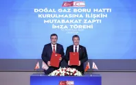 Türkiye ile KKTC arasında doğal gaz hattı için imzalar atıldı Türkiye ile KKTC arasında doğal gaz hattı için imzalar atıldı