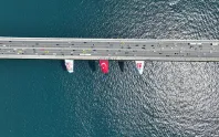 İstanbul Boğazı’ndaki köprülere 15 Temmuz için Türk bayrağı asıldı İstanbul Boğazı’ndaki köprülere 15 Temmuz için Türk bayrağı asıldı