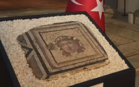 Çingene Kızı Mozaiği'nin 13. paneli Türkiye’de Çingene Kızı Mozaiği'nin 13. paneli Türkiye’de