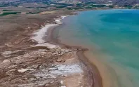 Tuzla Palas Gölü'ndeki tuz hasadına yağış engeli Tuzla Palas Gölü'ndeki tuz hasadına yağış engeli