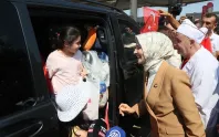 Bakan Göktaş Kapıkule'de gurbetçileri karşıladı Bakan Göktaş Kapıkule'de gurbetçileri karşıladı