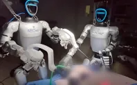 Dünyada ilk kez insansı robotlarla canlı ameliyat yapıldı Dünyada ilk kez insansı robotlarla canlı ameliyat yapıldı