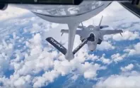 Türk tanker uçağından F-35’e havada yakıt ikmali