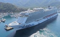 Dev yolcu gemisi Marmaris’e demirledi: 'Aroya' 2 bin 540 turist getirdi