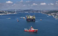 İstanbul Boğazı’nda dev vinç gemisi geçişi İstanbul Boğazı’nda dev vinç gemisi geçişi