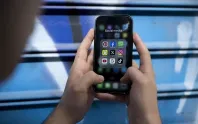 Fransa'da liselerde cep telefonu yasağı başlıyor Fransa'da liselerde cep telefonu yasağı başlıyor