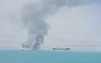 Hürmüz Boğazı'nda bir tanker kaynağı bilinmeyen mühimmatla vuruldu