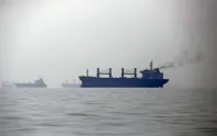 Hürmüz'de vurulan iki konteyner gemisi yoluna devam etti Hürmüz'de vurulan iki konteyner gemisi yoluna devam etti