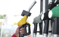 Benzin fiyatlarına 4,30 liralık indirim bekleniyor Benzin fiyatlarına 4,30 liralık indirim bekleniyor