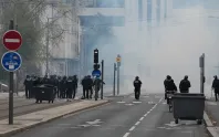Fransa'da tansiyon yükseldi! 410 bin kişi protestolara katıldı Fransa'da tansiyon yükseldi! 410 bin kişi protestolara katıldı