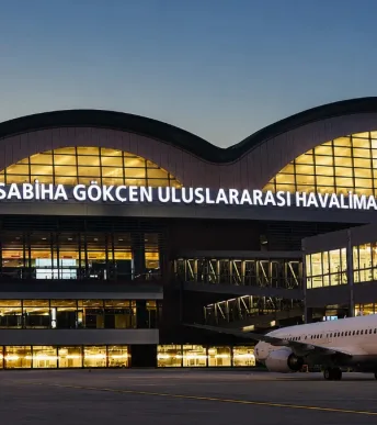 Sabiha Gökçen'den çifte rekor: Bir günde 171 bin yolcu ve 915 uçuş Sabiha Gökçen'den çifte rekor: Bir günde 171 bin yolcu ve 915 uçuş