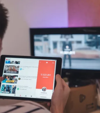 YouTube i̇zlenme sayacı si̇stemi̇ni̇ deği̇şti̇ri̇yor: İlk karede sayacak