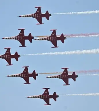 Türk Yıldızları'nın gösterisi büyük ilgi gördü