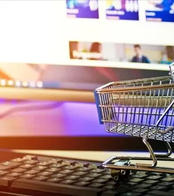 Okul alışverişi e-ticareti canlandıracak: Aylık hacmin 400 milyar lirayı aşması bekleniyor Okul alışverişi e-ticareti canlandıracak: Aylık hacmin 400 milyar lirayı aşması bekleniyor