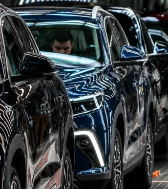 İhracatta zirve değişmedi: Otomotiv sektörü 2,8 milyar dolarla lider İhracatta zirve değişmedi: Otomotiv sektörü 2,8 milyar dolarla lider