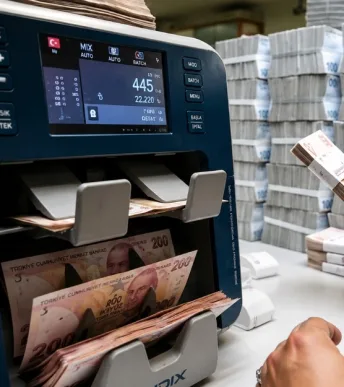 Bir haftada 294 milyar TL arttı: Bankacılık sektörünün toplam kredi hacmi 28 trilyon lirayı aştı Bir haftada 294 milyar TL arttı: Bankacılık sektörünün toplam kredi hacmi 28 trilyon lirayı aştı