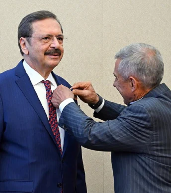 Tataristan'dan TOBB Başkanı Hisarcıklıoğlu'na 'Dostluk Nişanı' Tataristan'dan TOBB Başkanı Hisarcıklıoğlu'na 'Dostluk Nişanı'