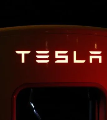 Tesla 486 bin 532 araç teslim etti: Piyasa beklentisinin üzerine çıktı