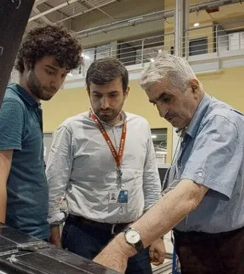 Özdemir Bayraktar vefatının 5. yılında anılıyor: Türk SİHA'larının öncü ismi Özdemir Bayraktar vefatının 5. yılında anılıyor: Türk SİHA'larının öncü ismi