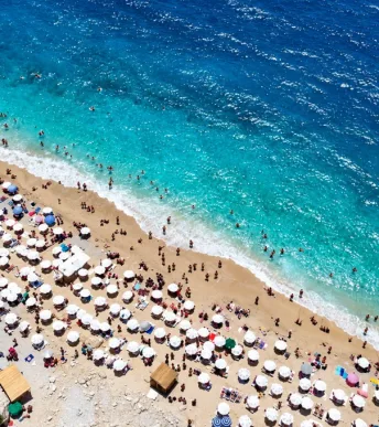 Turizm'de 2027 hedefi: 70 milyar dolar gelir ve 66,6 milyon turist Turizm'de 2027 hedefi: 70 milyar dolar gelir ve 66,6 milyon turist