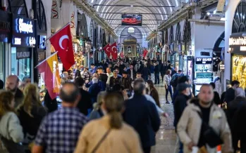 Turizmde gelir artışı sürüyor: Üçüncü çeyrekte yıllık yüzde 5 artarak 25,5 milyar dolara ulaştı Turizmde gelir artışı sürüyor: Üçüncü çeyrekte yıllık yüzde 5 artarak 25,5 milyar dolara ulaştı
