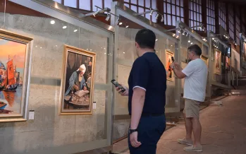 Duygularını renklerle tuvale işliyor