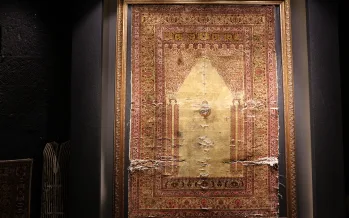 Osmanlı'dan kalan 300 yıllık saf ipek halı Kapadokya'da sergileniyor Osmanlı'dan kalan 300 yıllık saf ipek halı Kapadokya'da sergileniyor