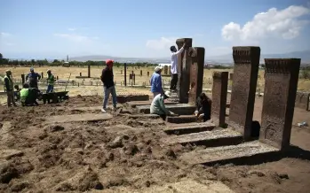 Selçuklu Meydan Mezarlığı'nda yeni mezarlar gün yüzüne çıkarıldı Selçuklu Meydan Mezarlığı'nda yeni mezarlar gün yüzüne çıkarıldı