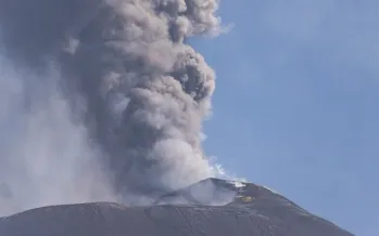 Etna'daki volkanik hareketlilik İtalya'da seferleri aksattı Etna'daki volkanik hareketlilik İtalya'da seferleri aksattı