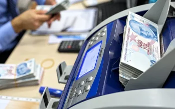 Bankacılık sektörünün kredi hacmi 28,4 trilyon TL oldu Bankacılık sektörünün kredi hacmi 28,4 trilyon TL oldu