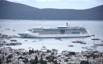 Bodrum’a iki kruvaziyerle 2 bin 437 turist geldi! Bodrum’a iki kruvaziyerle 2 bin 437 turist geldi!