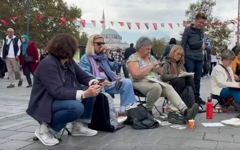 Tarihi meydan açık hava atölyesine çevrildi! Turistler tuvallerini İstanbul'la renklendirdi
