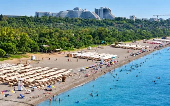 Antalya'da turist sayısı 15 milyonu aştı: Kongre turizmiyle sezon 12 aya yayılıyor Antalya'da turist sayısı 15 milyonu aştı: Kongre turizmiyle sezon 12 aya yayılıyor