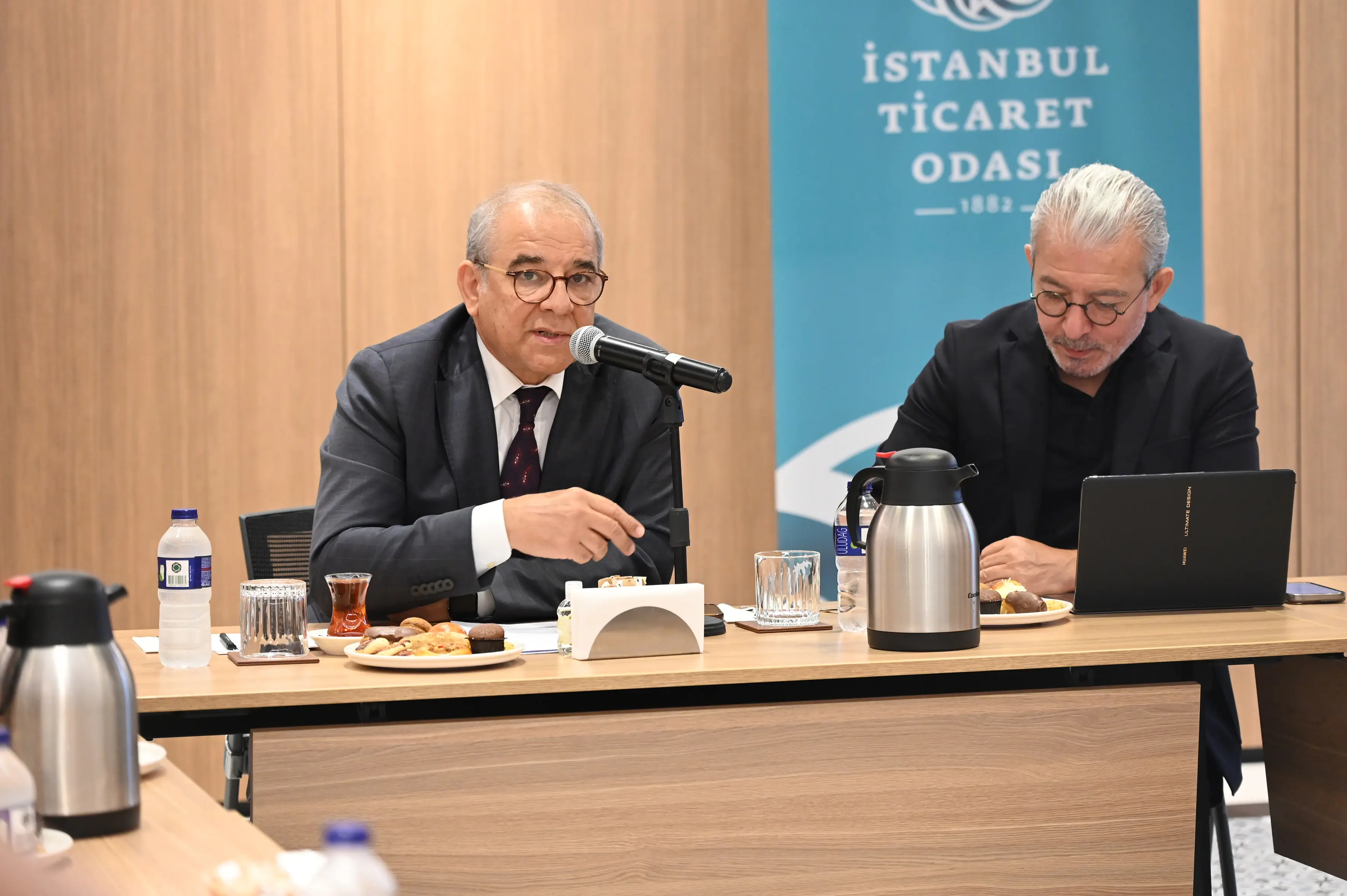 Kayıt dışı gözlük satışı halk sağlığını tehdit ediyor