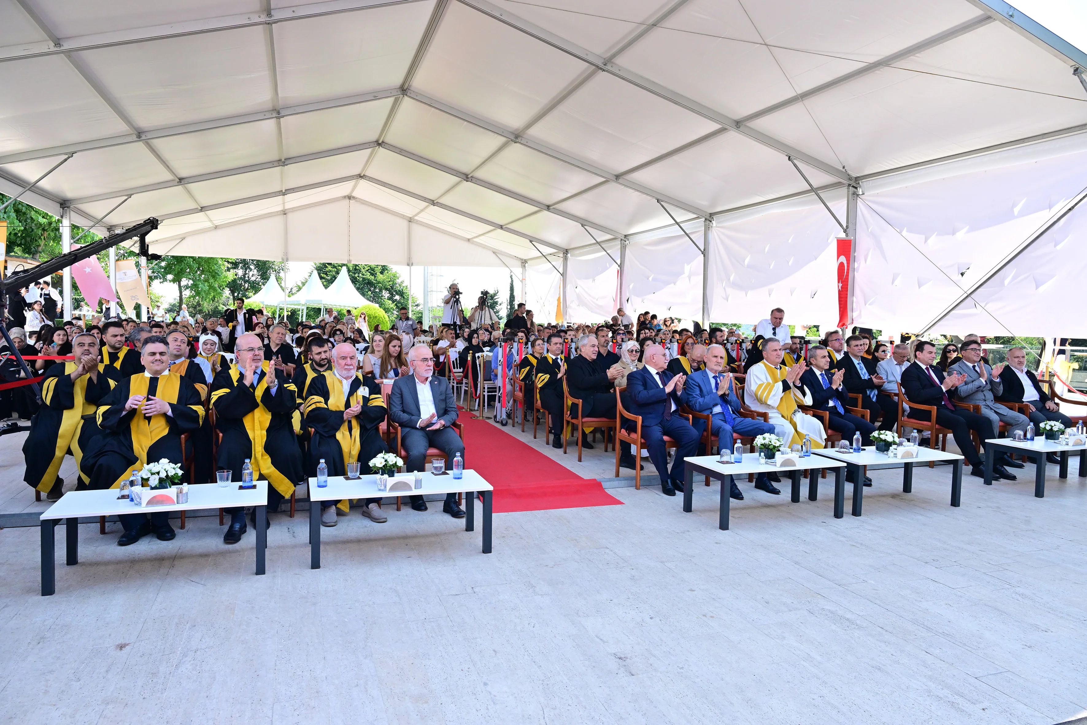1263 mezununu geleceğe uğurladı