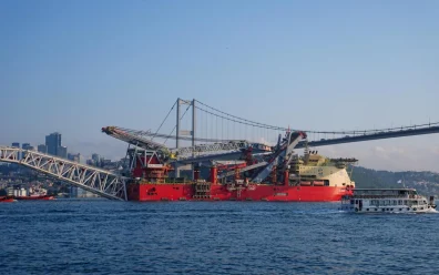 Dev platform Boğaz'dan geçti: İtalya'dan Romanya'ya gidiyor