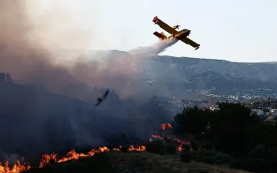 Yunanistan’ın turistik adaları Rodos ve Korfu’da yangın: Ekipler seferber oldu Yunanistan’ın turistik adaları Rodos ve Korfu’da yangın: Ekipler seferber oldu
