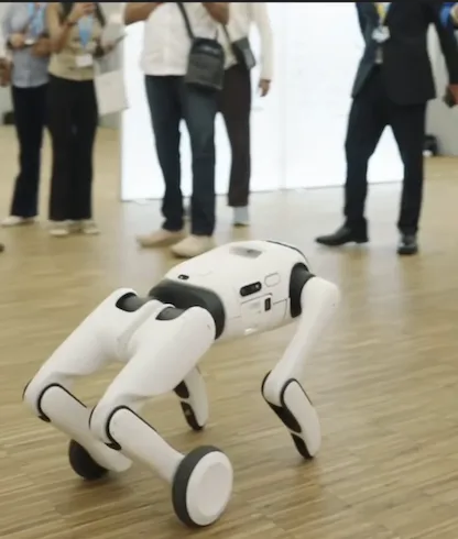 Çinli PrimeBOT'tan dünyanın ilk dönüştürülebilir kişisel robotu